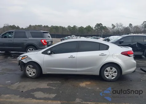 2017 Kia Forte Lx z USA, uszkodzony, nr VIN 3KPFK4A73HE067394